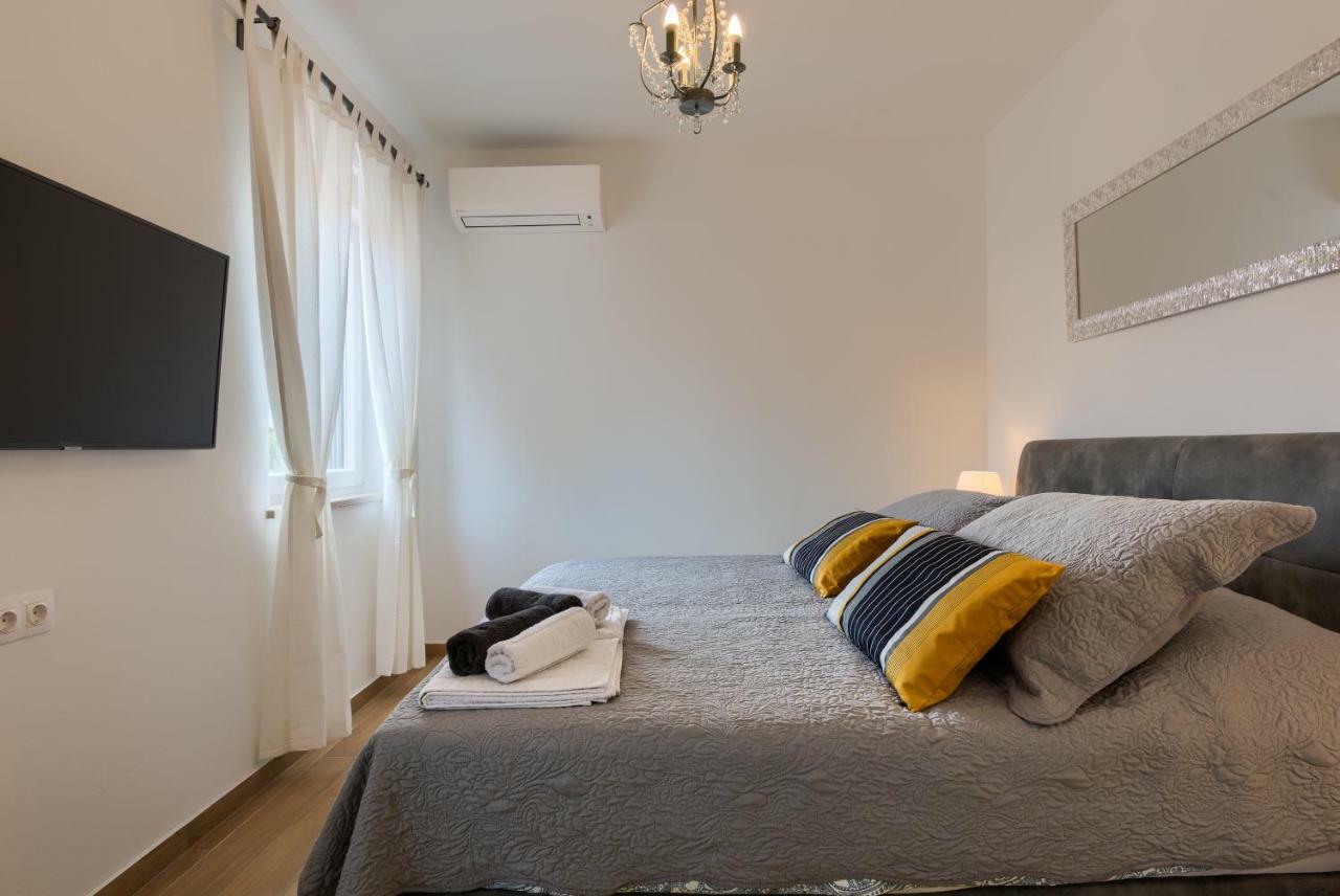 Apartments Dream In Arena 2 Pula Center Free Parking Exteriör bild